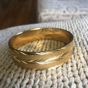 Gold bangle bracelet